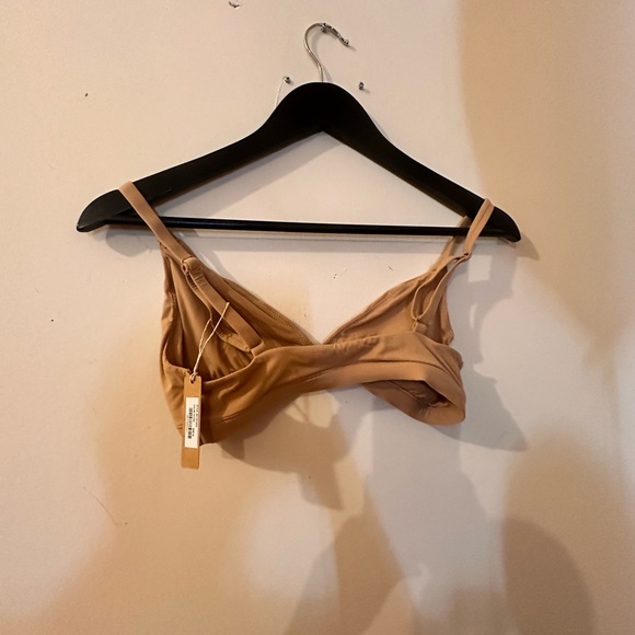 Skims new with tags bra,  size M, tan color - Picture 3 of 5